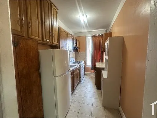 900 E 223rd St #2 — Photo 8