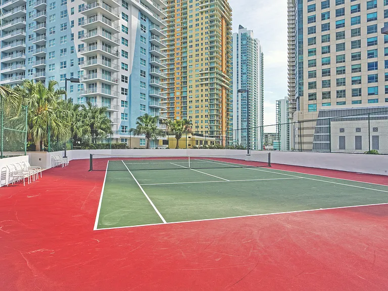 Yacht Club at Brickell Apartments — Photo 22