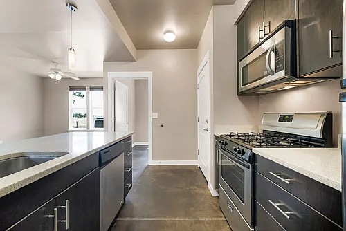 2215 Hutchinson St #101 Photo 1