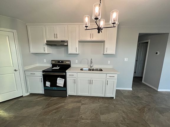 5th image of 2120 Southridge #E