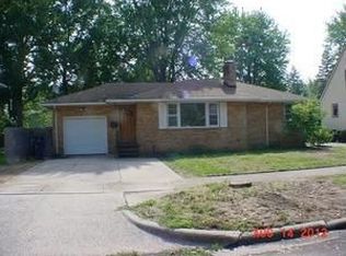 1410 Woodmere Pl, Bay City, MI 48708