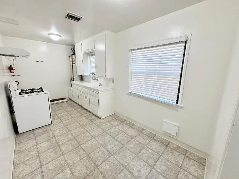 1516 W 99th St #1/2 — Photo 8