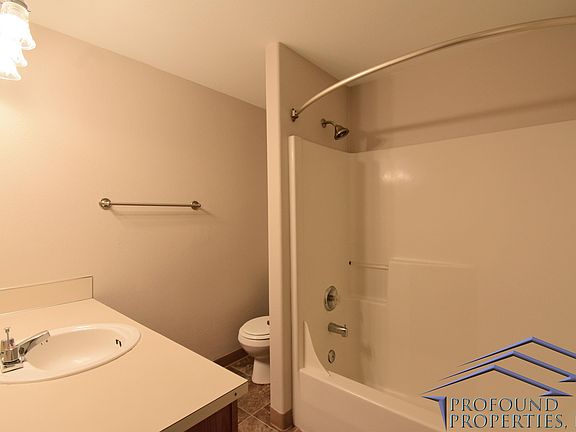 4th image of 547 SE 8th Ave #10