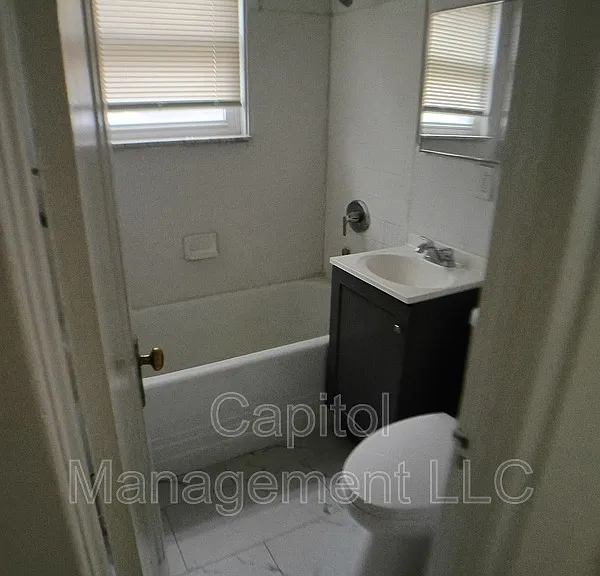 316 W Saginaw St #1/2 — Photo 12