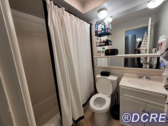 5th image of 2827 N Cambridge Ave APT 101
