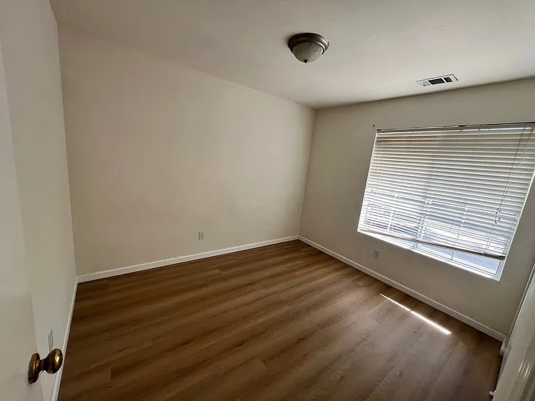 339 Torrington Dr #1 — Photo 19