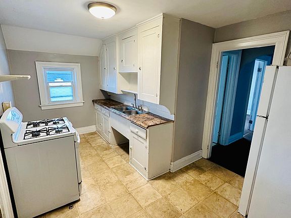 2nd image of 268 Oliver St #4