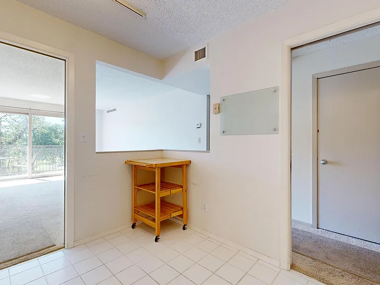 210 W Grant St #204 — Photo 11
