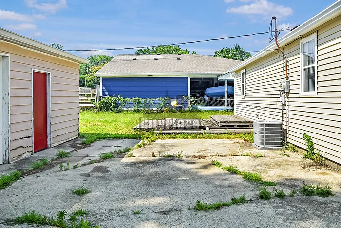 1822 S Chester Ave — Photo 4