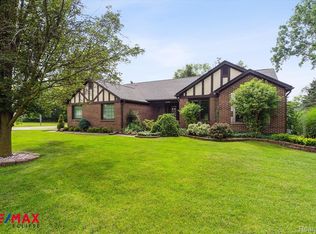 26096 Steele Rd, Farmington Hills, MI 48331