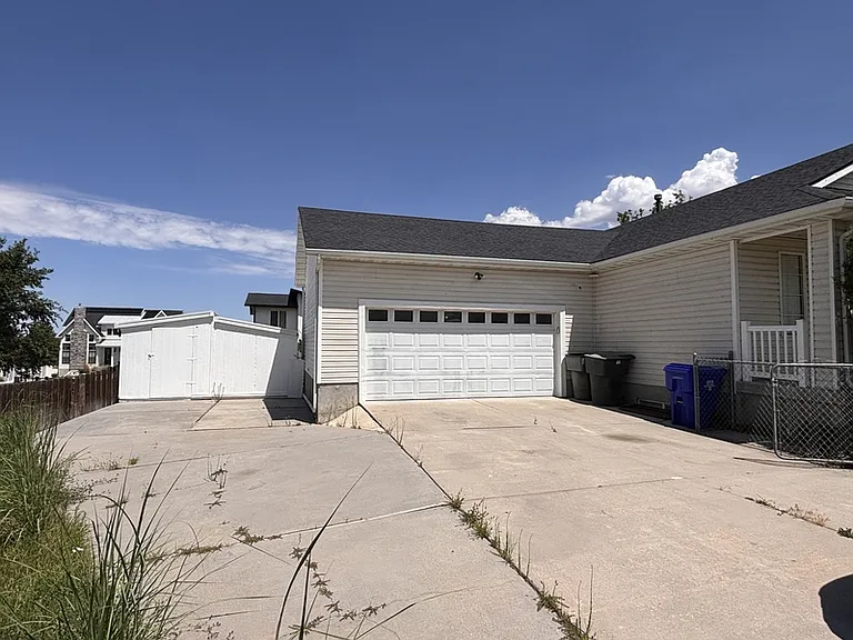 627 E 700 N — Photo 23
