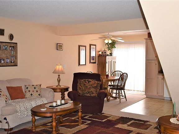 3rd image of 1303 SE Broadway Cir