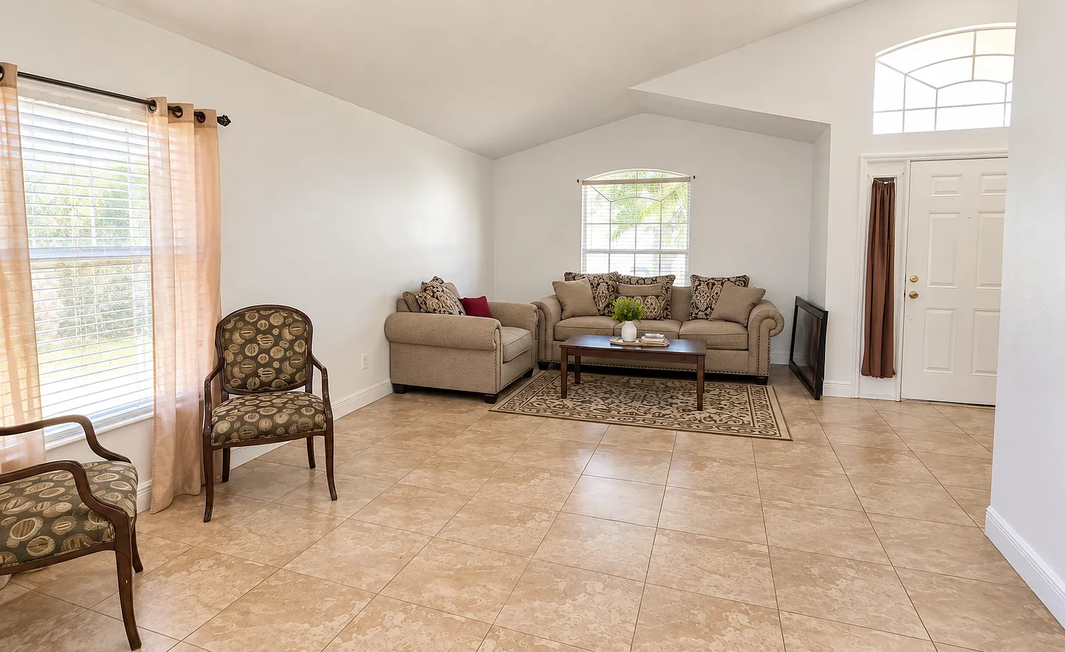 4 bed, 1945 sqft, $800 — Photo 2