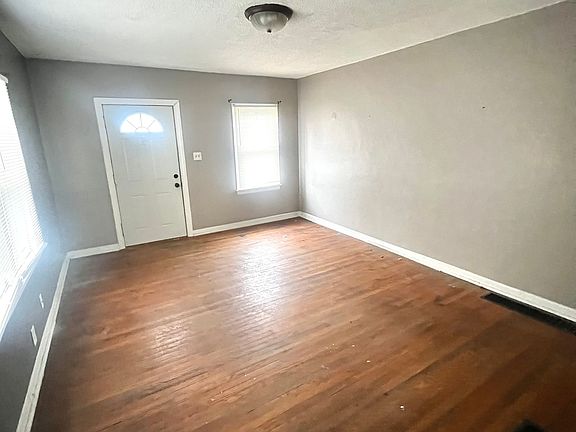 3rd image of 1466 N Grant Ave