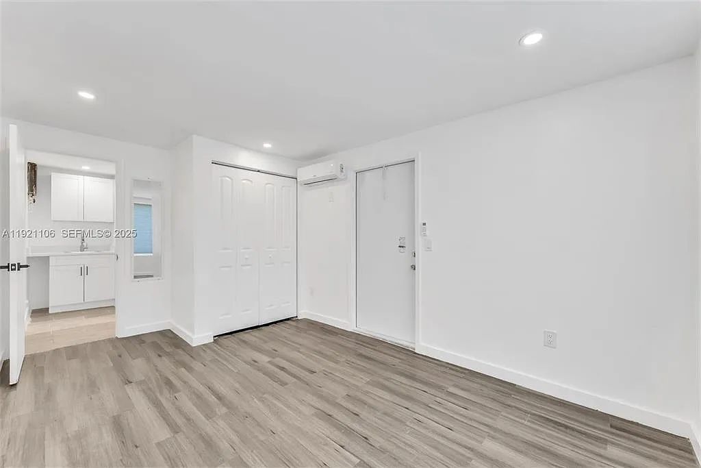 1 bed, 1.0 bath, 250 sqft, $1,200 — Photo 3
