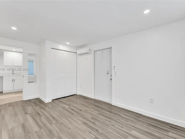 4917 SW 43rd Ter #A — Photo 3
