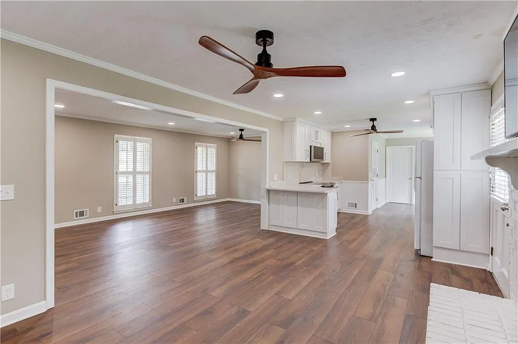 4 bed, 3.0 bath, 3292 sqft, $3,000 — Photo 3