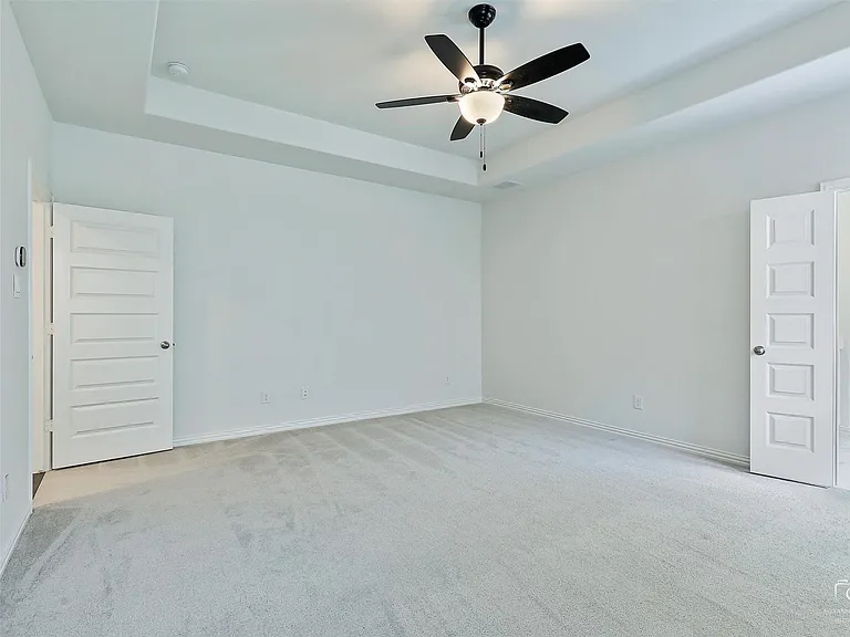 3011 Hobbs Ln — Photo 3