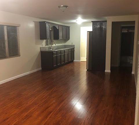 2nd image of 826 W 75th St