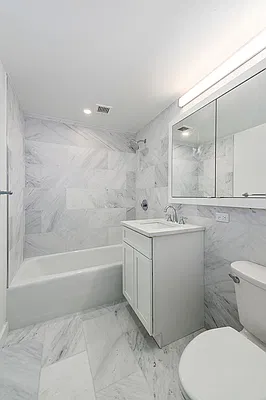 Bathroom, photo 1