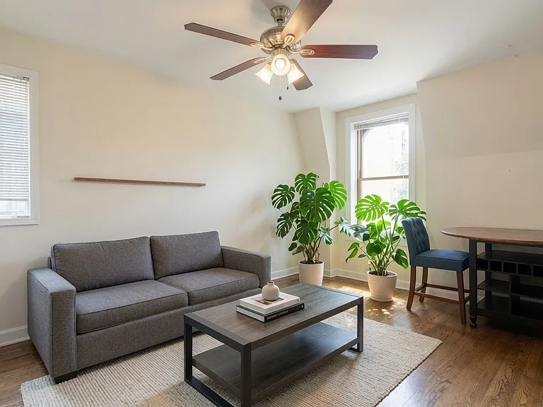 533 W Wrightwood Ave #3 — Photo 1