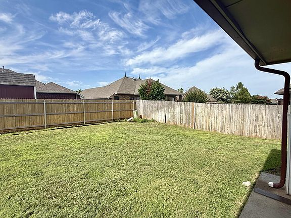 5th image of 2620 SE 8th St