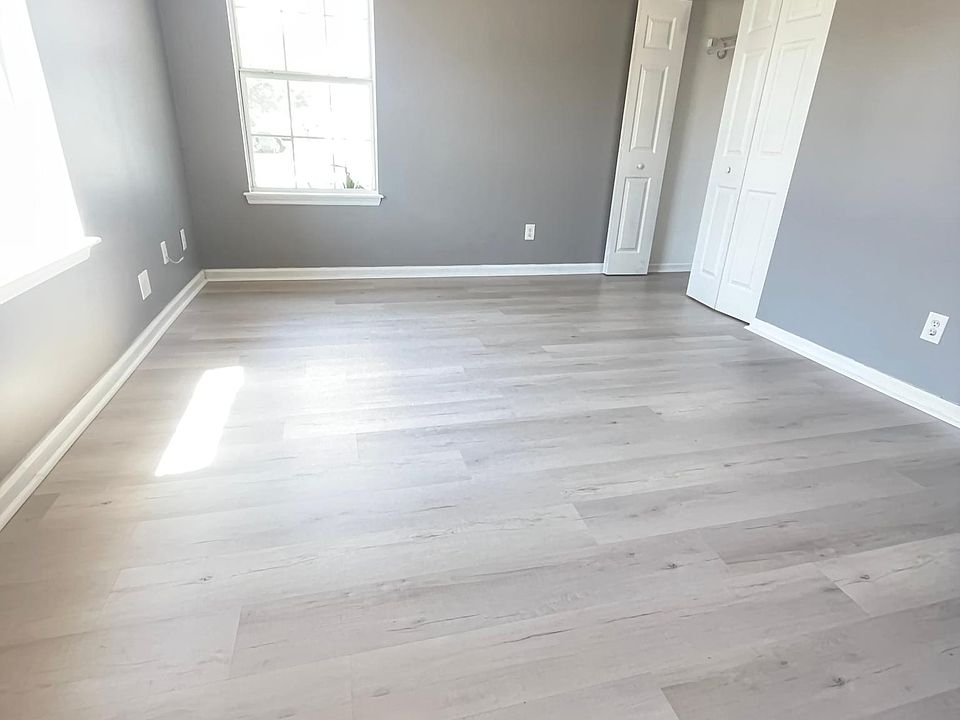 1st image of 811 3rd Ave S