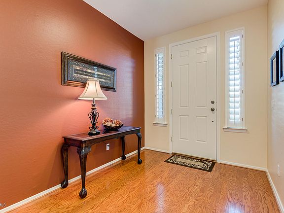 5th image of 243 W Elmwood Pl