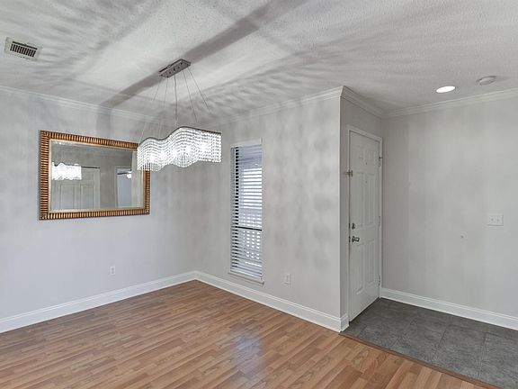 3rd image of 207 Weddell St APT 3