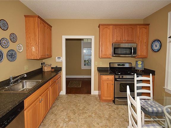 4th image of 16 Weigel Valley Dr