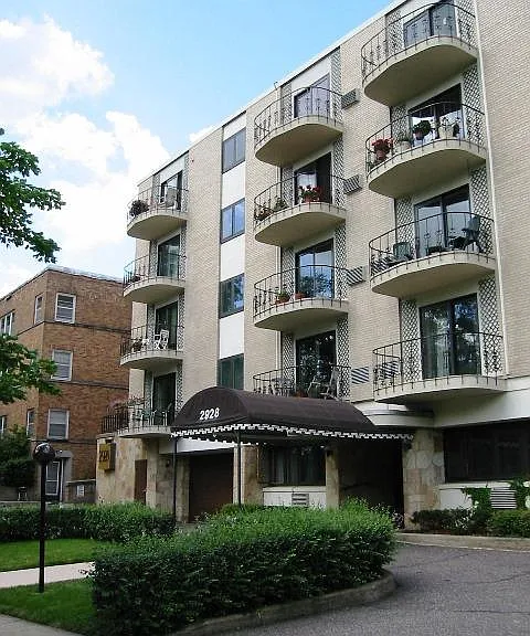 2928 Dean Pkwy #2F — Photo 2