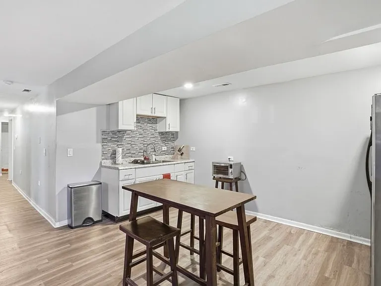 3248 W Maypole Ave #1B — Photo 1