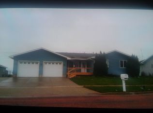 321 32nd St NW, Watertown, SD 57201
