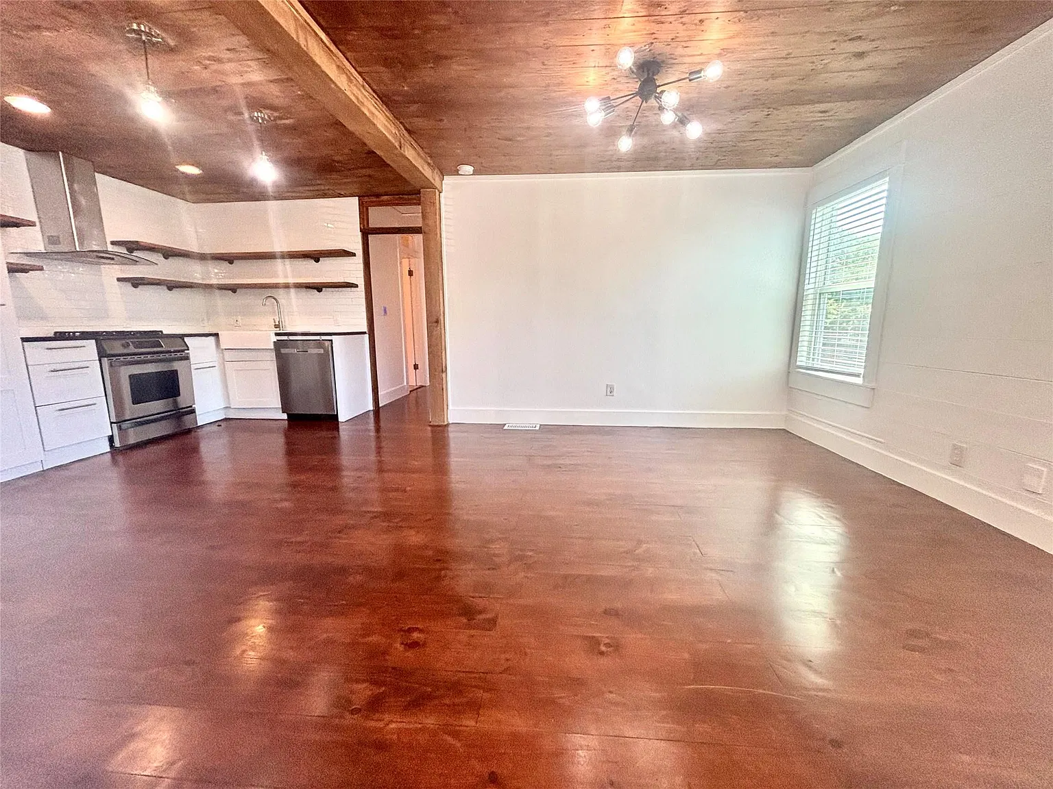 2 bed, 1.0 bath, 871 sqft, $2,100 — Photo 3