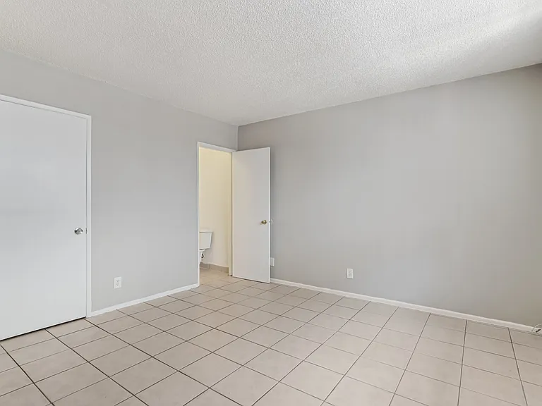 Shermanair Apartments — Photo 16