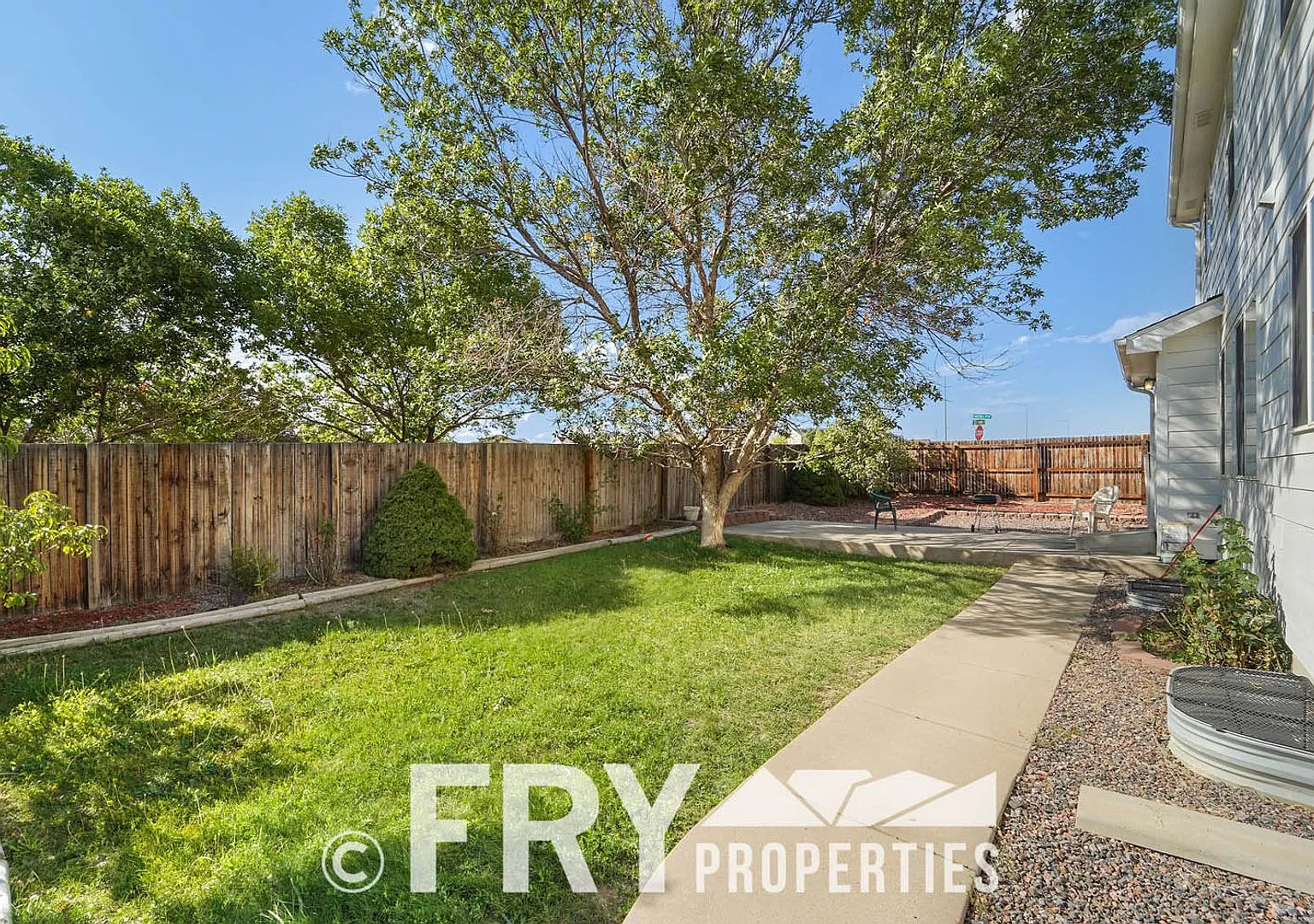Spacious Thornton Home — Photo 3