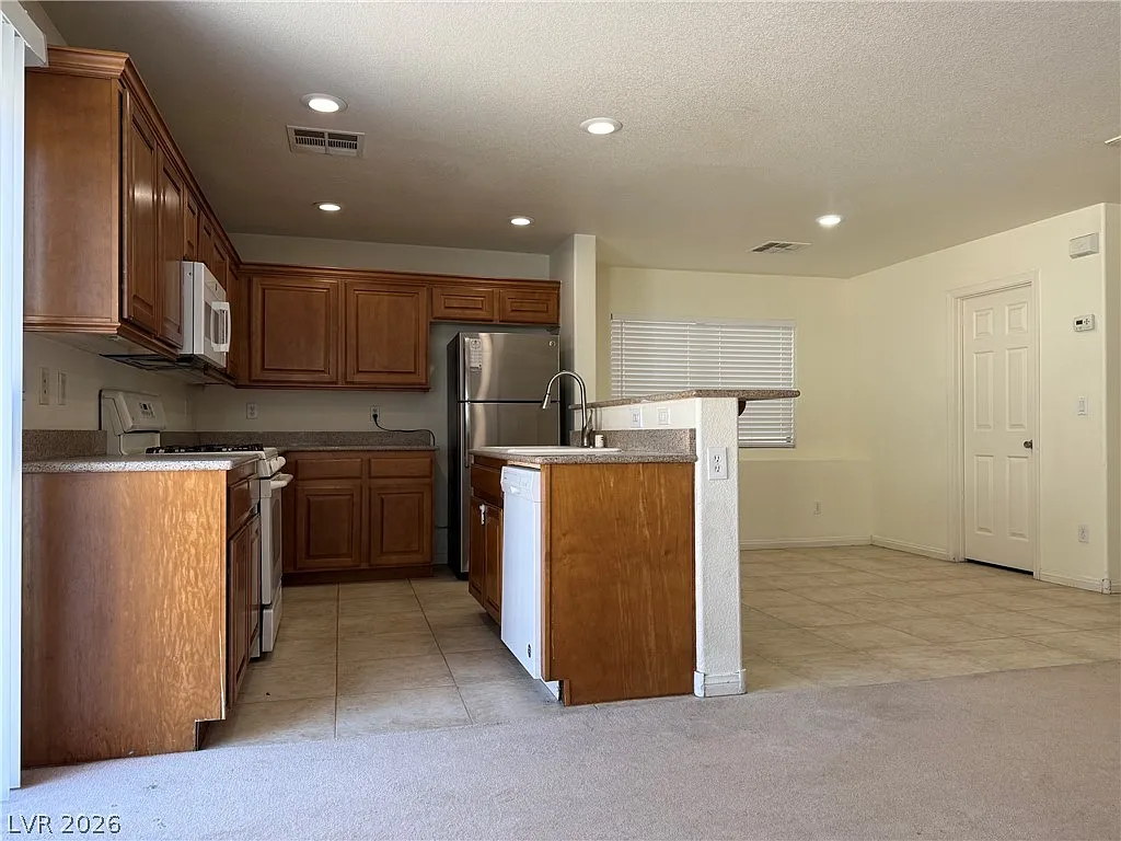 3 bed, 2.5 bath, 1457 sqft, $1,700 — Photo 4