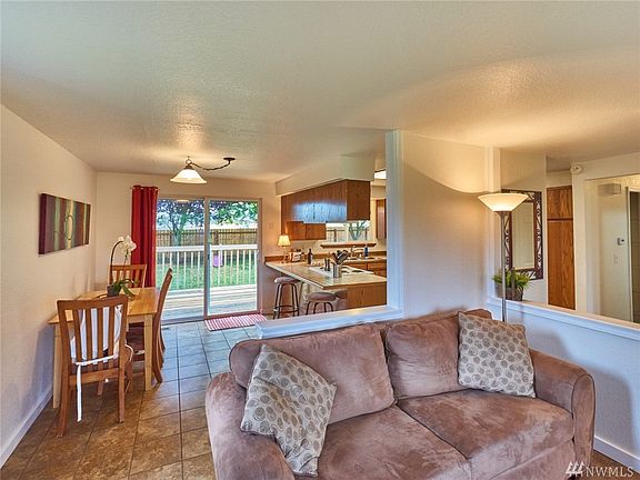 5th image of 422 Charwila Ln
