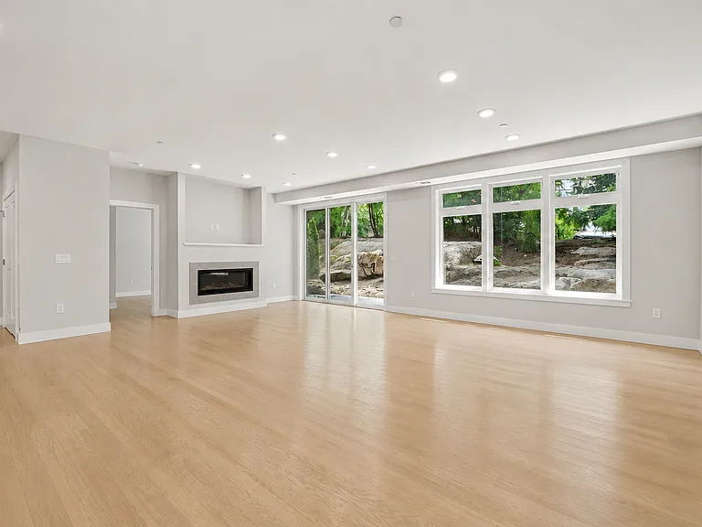 56 Old Field Point Rd #4 — Photo 1