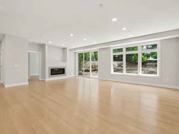 56 Old Field Point Rd #4, Greenwich, CT 06830
