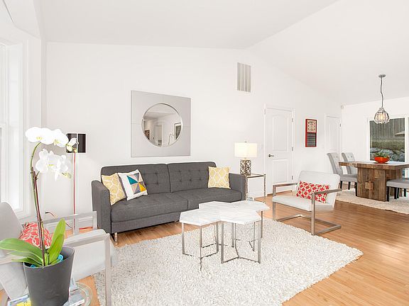 2nd image of 1111 N Rose Hl