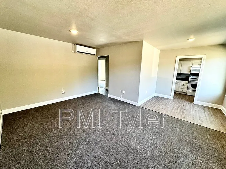 1806 W Oakwood St — Photo 9