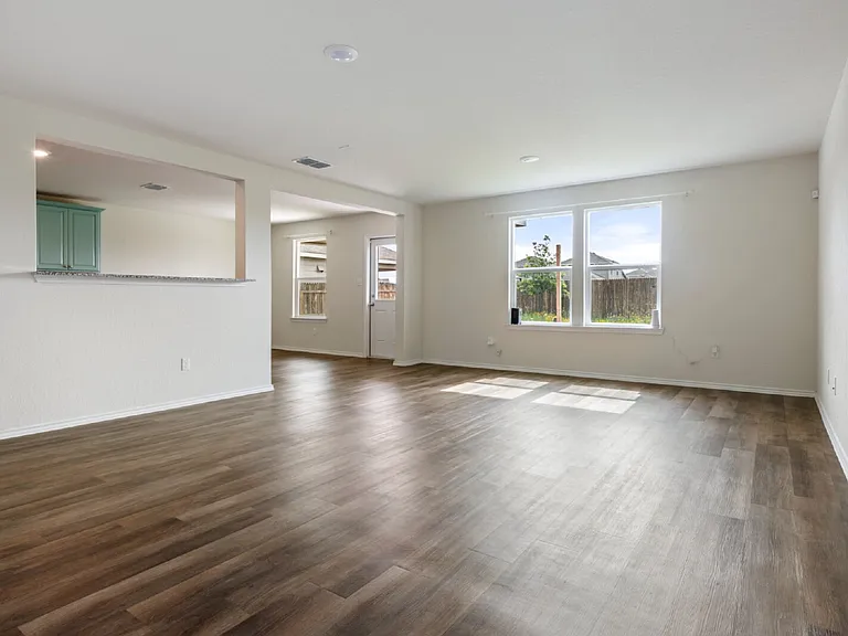 6110 Willow Point Blvd — Photo 4