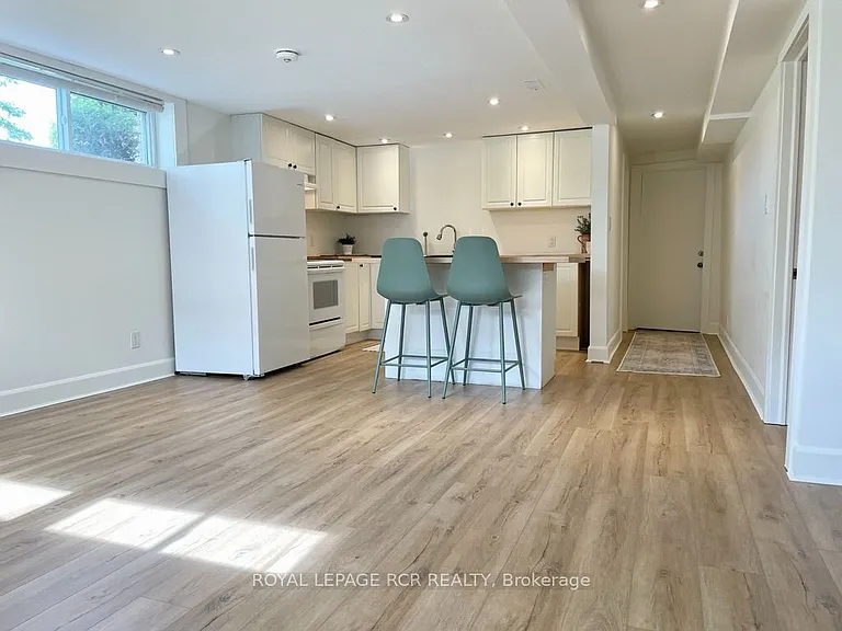 18 Watts Cres — Photo 5