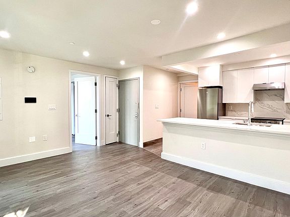 3rd image of 25-31 27th St #2F