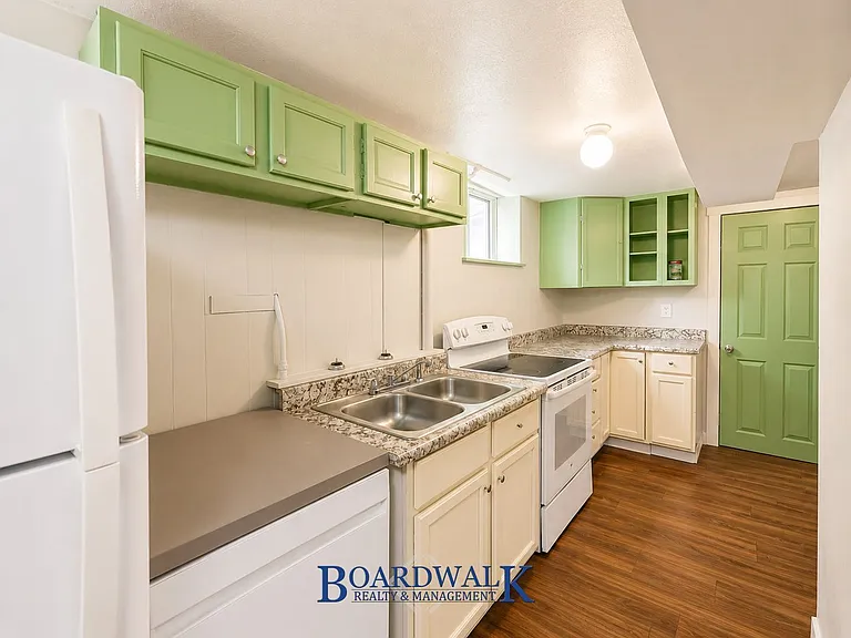 2725 S Lake St #2 — Photo 5