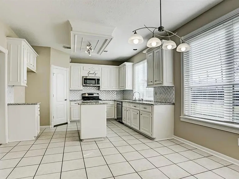 23247 Diamond Knoll Ct — Photo 12