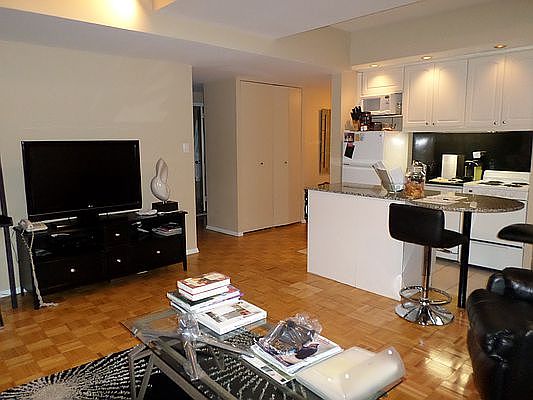 4th image of 150 W 51st St APT 1201