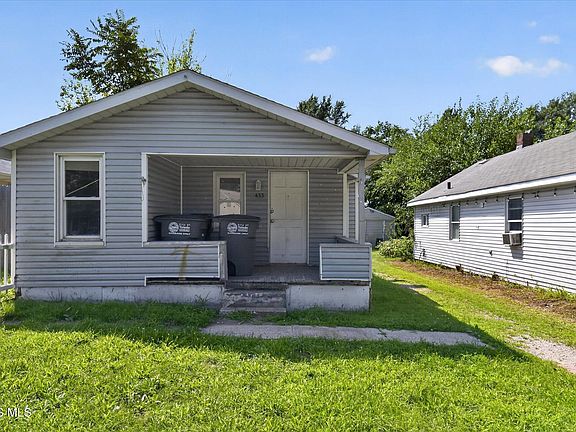 2nd image of 2433 Paradise Ave