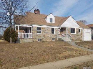 242 Ray St, Freeport, NY 11520